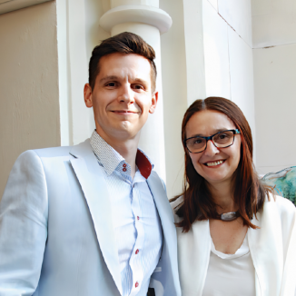 ACHILLEAS SDOUKOS, INGRID ZÁMEČNÍKOVÁ – ŽIVOT V OBLAKOCH